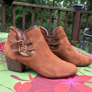Kenneth Cole Reaction Chestnut Suede Ankle Booties | Size 6.5